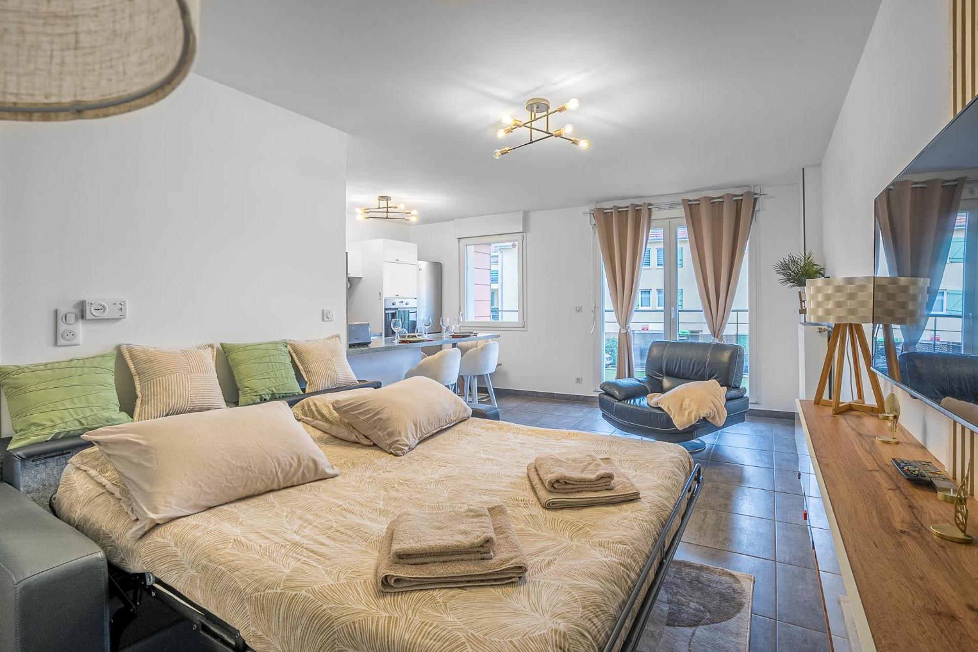 Apartment Spacieux - 4 Pers' - Balcon - 2 Lits - Parking *