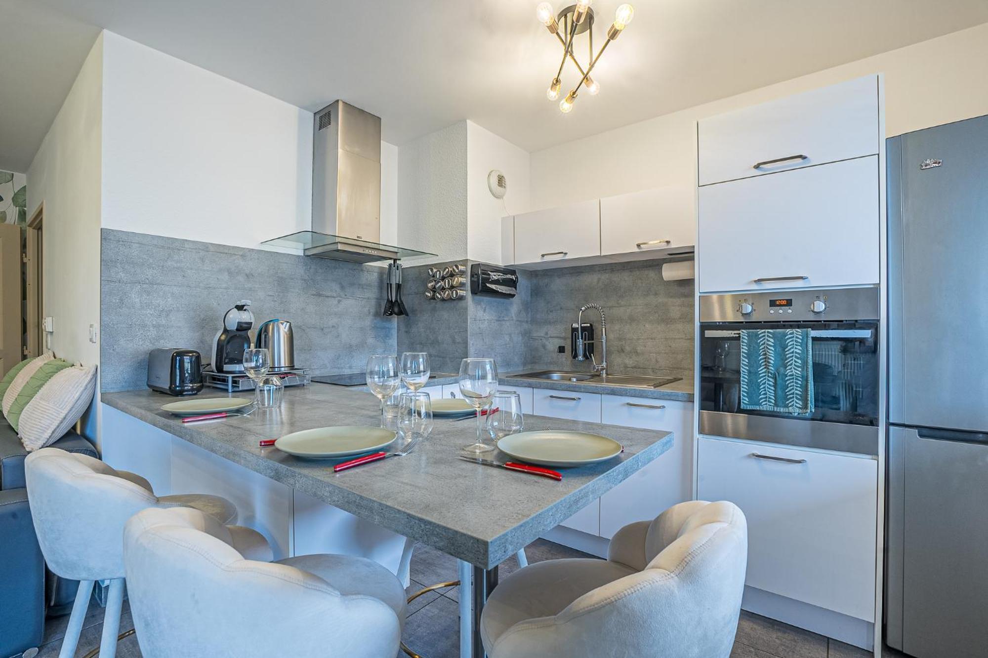 Apartment Spacieux - 4 Pers' - Balcon - 2 Lits - Parking Woippy