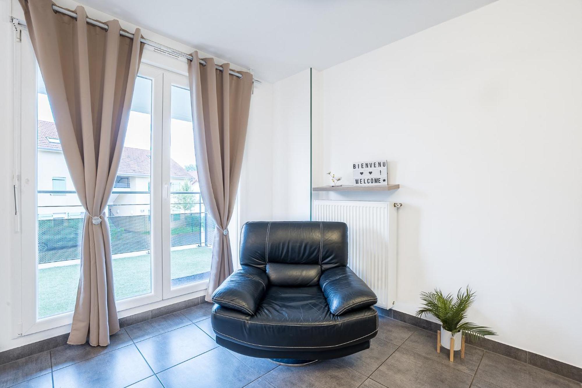 Spacieux - 4 Pers' - Balcon - 2 Lits - Parking Apartment