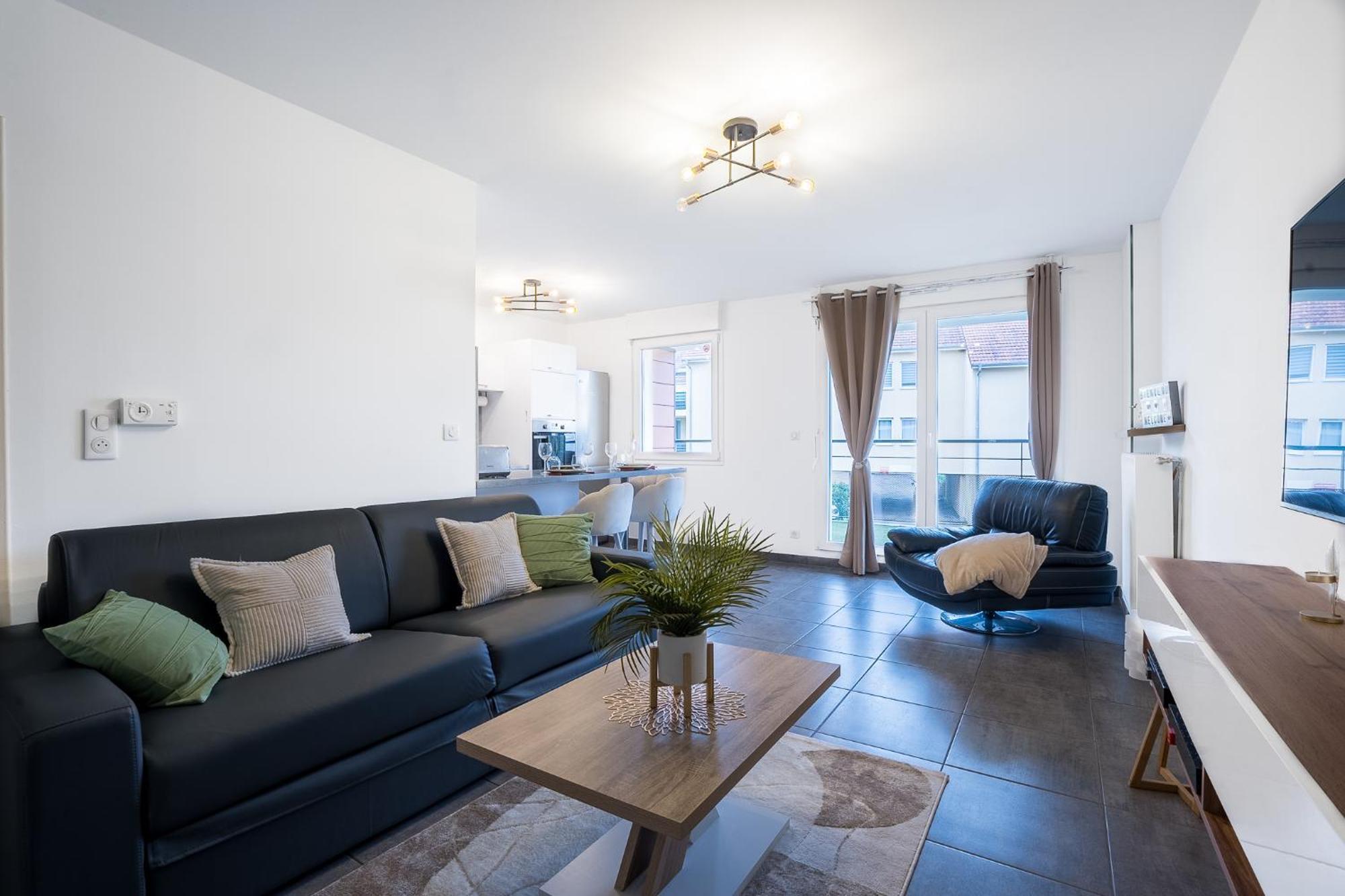 Apartment Spacieux - 4 Pers' - Balcon - 2 Lits - Parking *