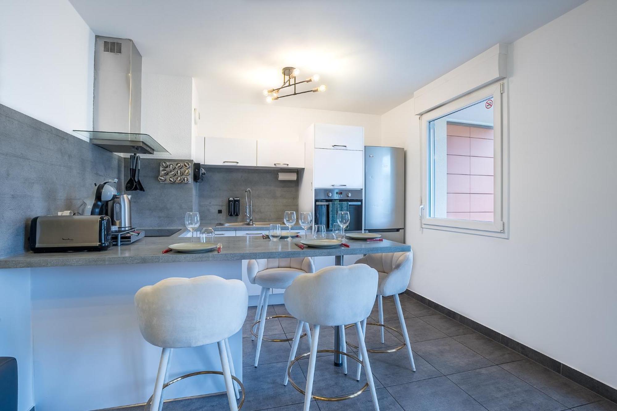 Apartment Spacieux - 4 Pers' - Balcon - 2 Lits - Parking Woippy